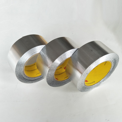 3M 425 Aluminiowa taśma foliowa Srebrna akrylowa 2 In × 60 Yd grubość 4,6 mil